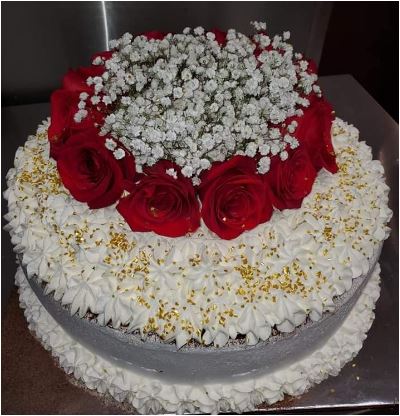 custom rose cake